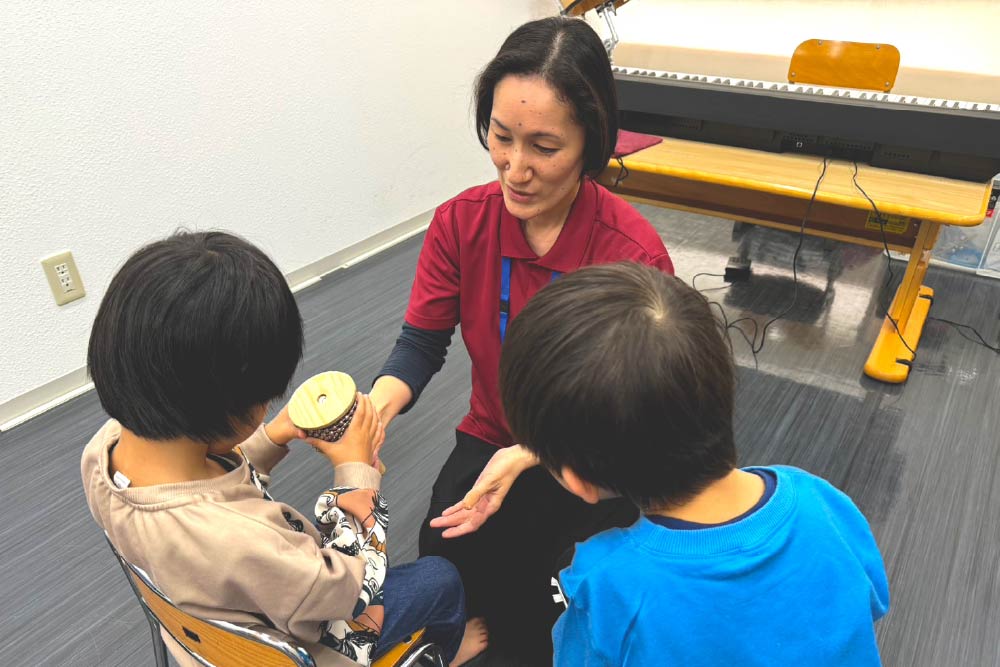 にじのはしの音育の様子